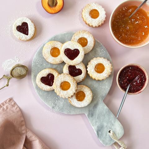 Biscotti occhi di bue ripieni di marmellata